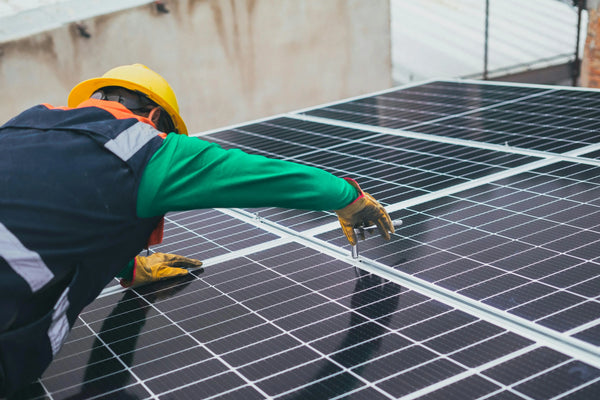 Ilumina tu vida (y ahorra dinero) con focos solares: Todo lo que necesitas saber